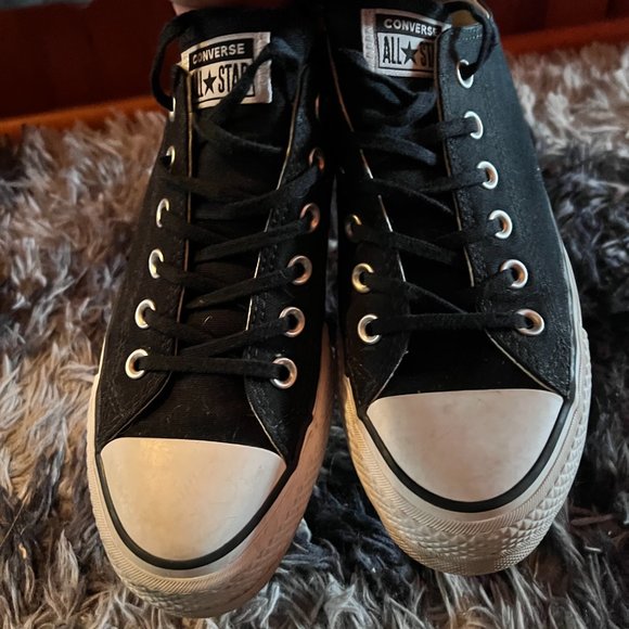 *GENTLY WORN* Platform Converse - Picture 2 of 3
